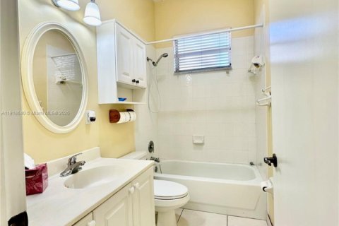 Купить виллу или дом в Хомстед, Флорида 4 спальни, 192.59м2, № 1973845 - фото 18