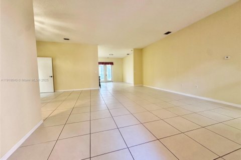 Купить виллу или дом в Хомстед, Флорида 4 спальни, 192.59м2, № 1973845 - фото 3