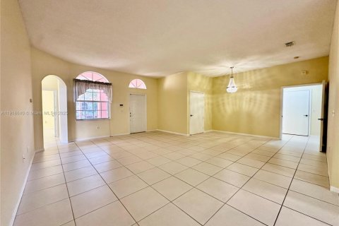 Купить виллу или дом в Хомстед, Флорида 4 спальни, 192.59м2, № 1973845 - фото 4