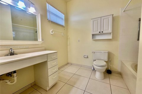 Купить виллу или дом в Хомстед, Флорида 4 спальни, 192.59м2, № 1973845 - фото 14