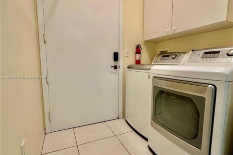 Купить виллу или дом в Хомстед, Флорида 4 спальни, 192.59м2, № 1973845 - фото 23