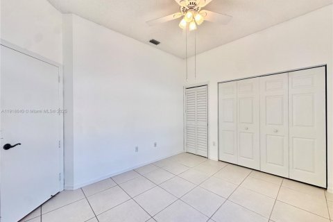 Купить виллу или дом в Хомстед, Флорида 4 спальни, 192.59м2, № 1973845 - фото 13