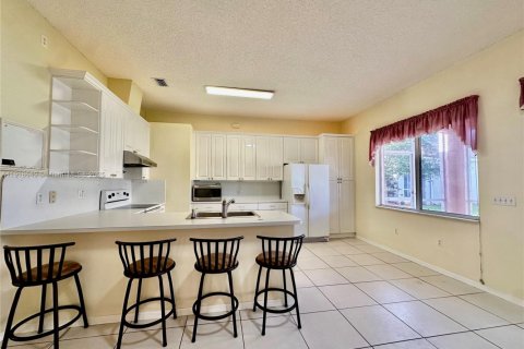 Купить виллу или дом в Хомстед, Флорида 4 спальни, 192.59м2, № 1973845 - фото 8