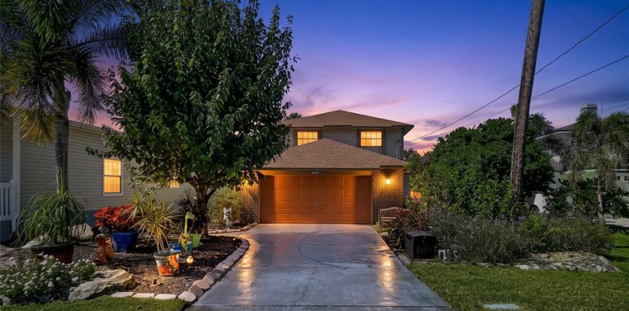 Villa ou maison à New Port Richey, Floride 5 chambres, 267.65 m2 № 2435215