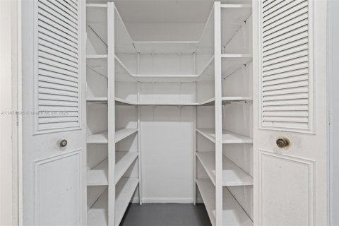 Купить кондоминиум в Лодердейл-Лейкс, Флорида 3 спальни, 147.25м2, № 1921133 - фото 11