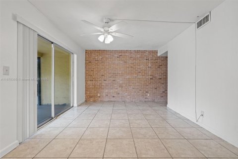 Купить кондоминиум в Лодердейл-Лейкс, Флорида 3 спальни, 147.25м2, № 1921133 - фото 16