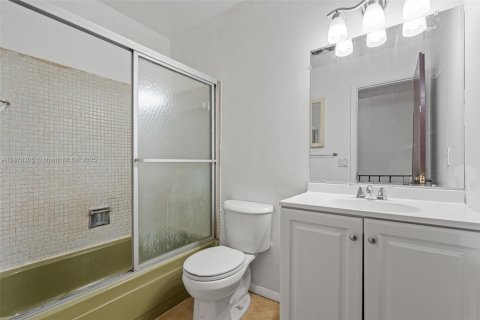 Купить кондоминиум в Лодердейл-Лейкс, Флорида 3 спальни, 147.25м2, № 1921133 - фото 24