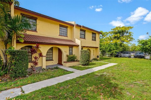 Купить кондоминиум в Лодердейл-Лейкс, Флорида 3 спальни, 147.25м2, № 1921133 - фото 3