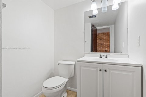 Купить кондоминиум в Лодердейл-Лейкс, Флорида 3 спальни, 147.25м2, № 1921133 - фото 17