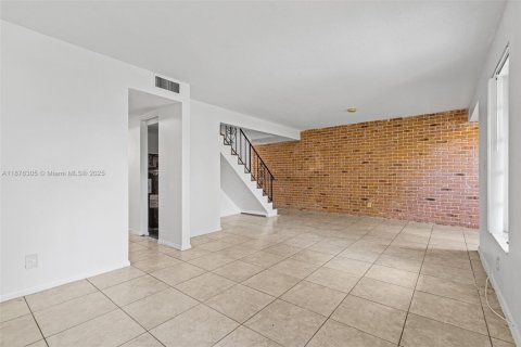 Купить кондоминиум в Лодердейл-Лейкс, Флорида 3 спальни, 147.25м2, № 1921133 - фото 7