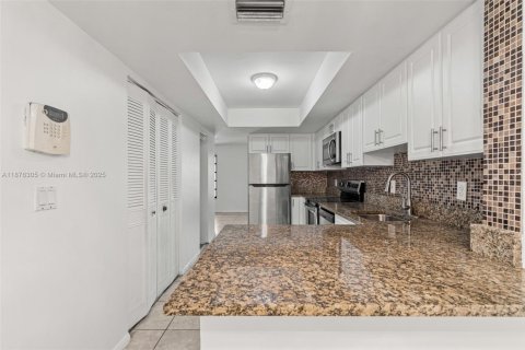 Купить кондоминиум в Лодердейл-Лейкс, Флорида 3 спальни, 147.25м2, № 1921133 - фото 10