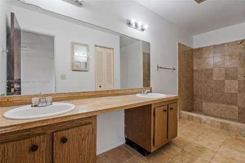 Купить кондоминиум в Лодердейл-Лейкс, Флорида 3 спальни, 147.25м2, № 1921133 - фото 29