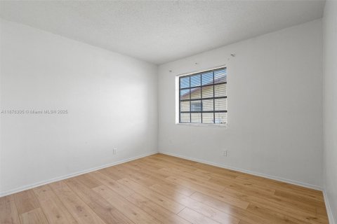 Купить кондоминиум в Лодердейл-Лейкс, Флорида 3 спальни, 147.25м2, № 1921133 - фото 23