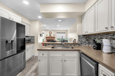 Townhouse in Coral Springs, Florida 4 bedrooms, 157 sq.m. № 2003569 - photo 11