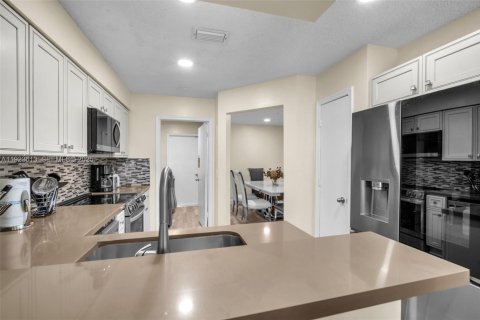 Townhouse in Coral Springs, Florida 4 bedrooms, 157 sq.m. № 2003569 - photo 14