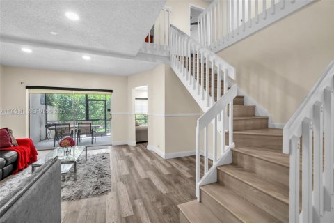 Townhouse in Coral Springs, Florida 4 bedrooms, 157 sq.m. № 2003569 - photo 2