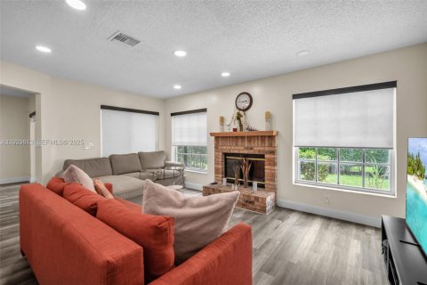 Townhouse in Coral Springs, Florida 4 bedrooms, 157 sq.m. № 2003569 - photo 15