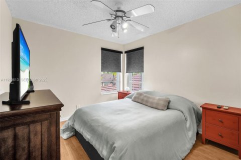 Townhouse in Coral Springs, Florida 4 bedrooms, 157 sq.m. № 2003569 - photo 25