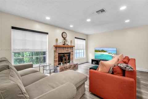 Townhouse in Coral Springs, Florida 4 bedrooms, 157 sq.m. № 2003569 - photo 5