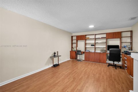 Townhouse in Coral Springs, Florida 4 bedrooms, 157 sq.m. № 2003569 - photo 20