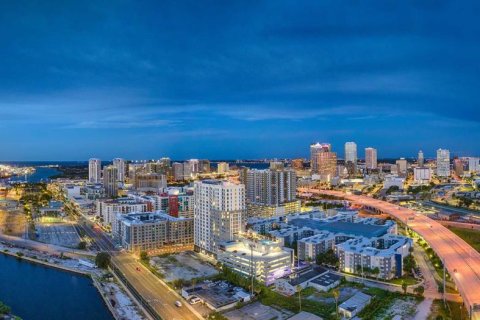Apartamento en alquiler en Tampa, Florida, 2 dormitorios, 118.73 m2 № 1760156 - foto 2