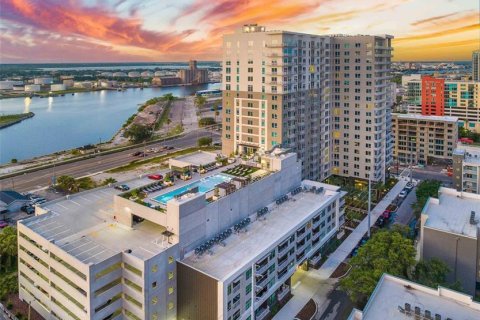 Apartamento en alquiler en Tampa, Florida, 2 dormitorios, 118.73 m2 № 1760156 - foto 1
