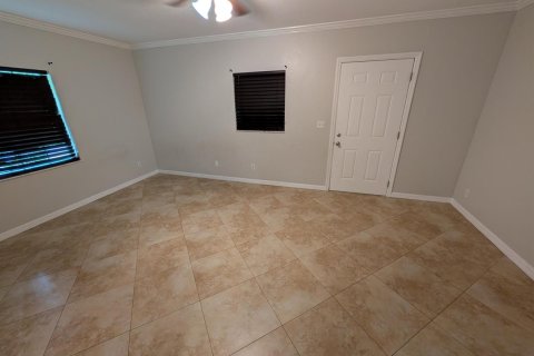 Villa ou maison à louer à Haverhill, Floride: 3 chambres, 155.89 m2 № 2402356 - photo 8