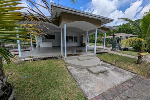 Villa ou maison à louer à Haverhill, Floride: 3 chambres, 155.89 m2 № 2402356 - photo 4
