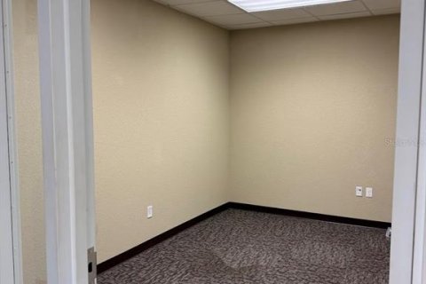 Commercial property in Silver Springs Shores, Florida 955.5 sq.m. № 2149741 - photo 7