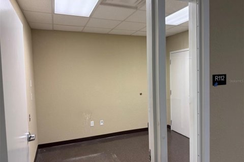 Commercial property in Silver Springs Shores, Florida 955.5 sq.m. № 2149741 - photo 6