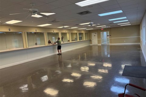 Commercial property in Silver Springs Shores, Florida 955.5 sq.m. № 2149741 - photo 2