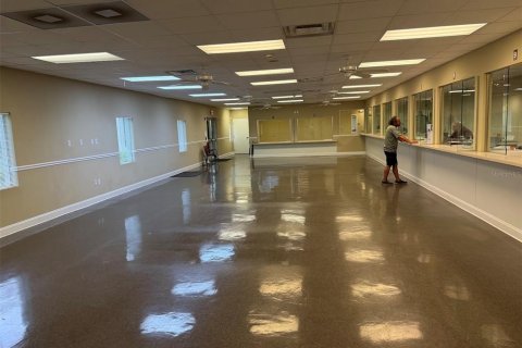 Commercial property in Silver Springs Shores, Florida 955.5 sq.m. № 2149741 - photo 4