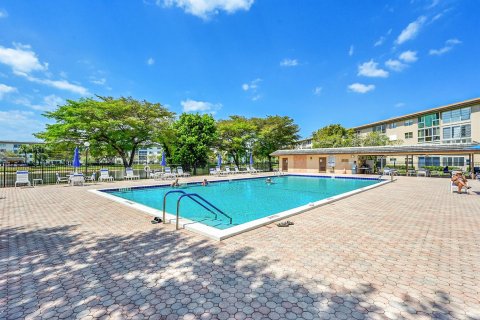 Condominio en venta en Coconut Creek, Florida, 2 dormitorios, 113.81 m2 № 2266068 - foto 29