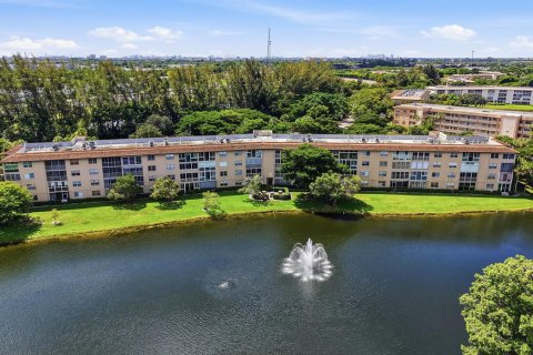 Condominio en venta en Coconut Creek, Florida, 2 dormitorios, 113.81 m2 № 2266068 - foto 11