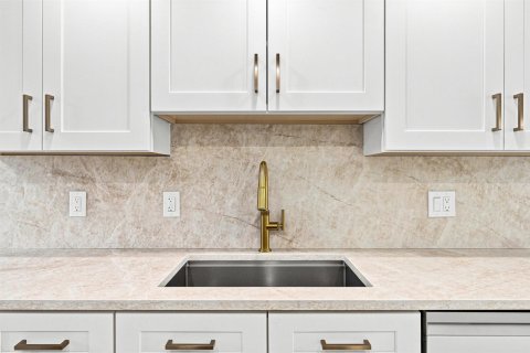 Condominio en venta en Coconut Creek, Florida, 2 dormitorios, 113.81 m2 № 2266068 - foto 15