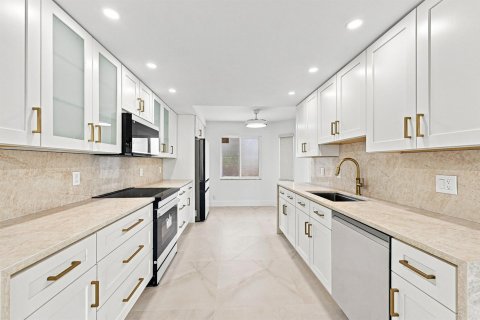 Condominio en venta en Coconut Creek, Florida, 2 dormitorios, 113.81 m2 № 2266068 - foto 17
