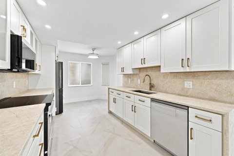 Condominio en venta en Coconut Creek, Florida, 2 dormitorios, 113.81 m2 № 2266068 - foto 13