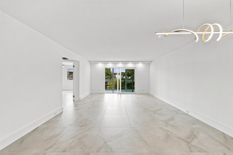Condominio en venta en Coconut Creek, Florida, 2 dormitorios, 113.81 m2 № 2266068 - foto 14