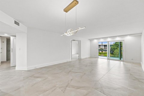 Condominio en venta en Coconut Creek, Florida, 2 dormitorios, 113.81 m2 № 2266068 - foto 12
