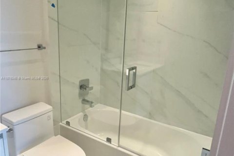 Condo in Miami, Florida, 3 bedrooms  № 1928448 - photo 27