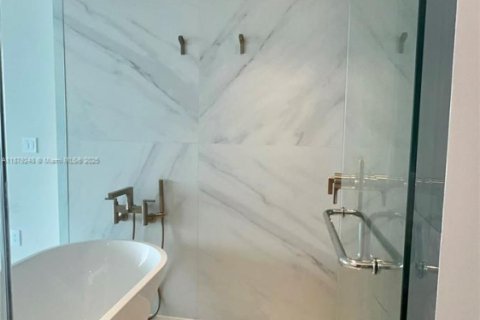 Condo in Miami, Florida, 3 bedrooms  № 1928448 - photo 16