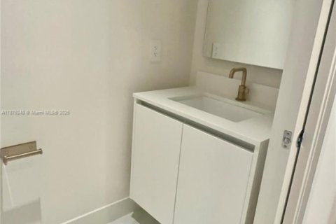 Condo in Miami, Florida, 3 bedrooms  № 1928448 - photo 23