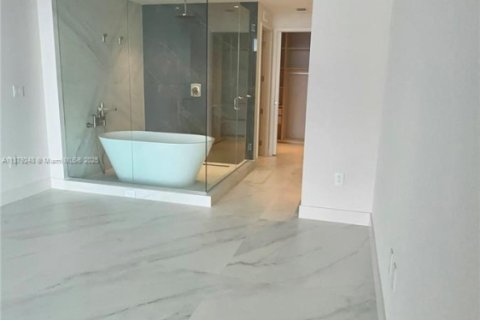 Condo in Miami, Florida, 3 bedrooms  № 1928448 - photo 26