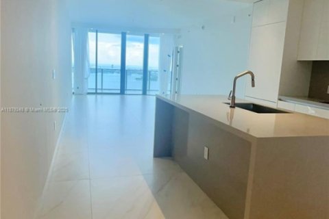Condo in Miami, Florida, 3 bedrooms  № 1928448 - photo 17