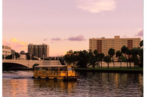 Condominio en venta en Tampa, Florida, 2 dormitorios, 206.06 m2 № 1795981 - foto 27