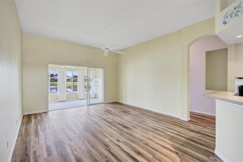 Condo in Sun City Center, Florida, 2 bedrooms  № 1840160 - photo 12