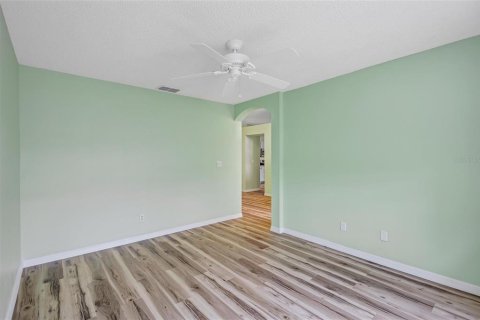 Condo in Sun City Center, Florida, 2 bedrooms  № 1840160 - photo 8