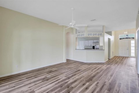 Condo in Sun City Center, Florida, 2 bedrooms  № 1840160 - photo 10