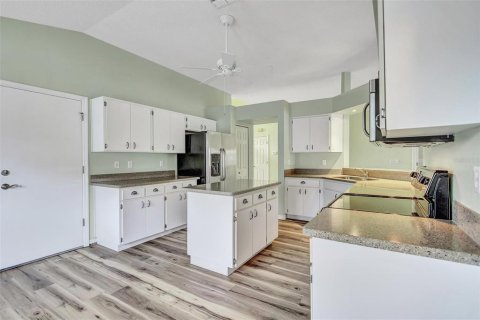 Condo in Sun City Center, Florida, 2 bedrooms  № 1840160 - photo 22