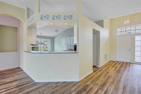 Condo in Sun City Center, Florida, 2 bedrooms  № 1840160 - photo 17